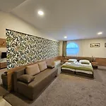 Alf - Om Appartement